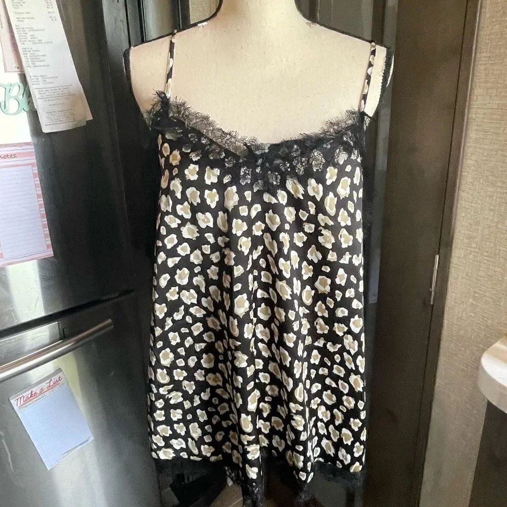 NWOT GiGi Boutique Top 